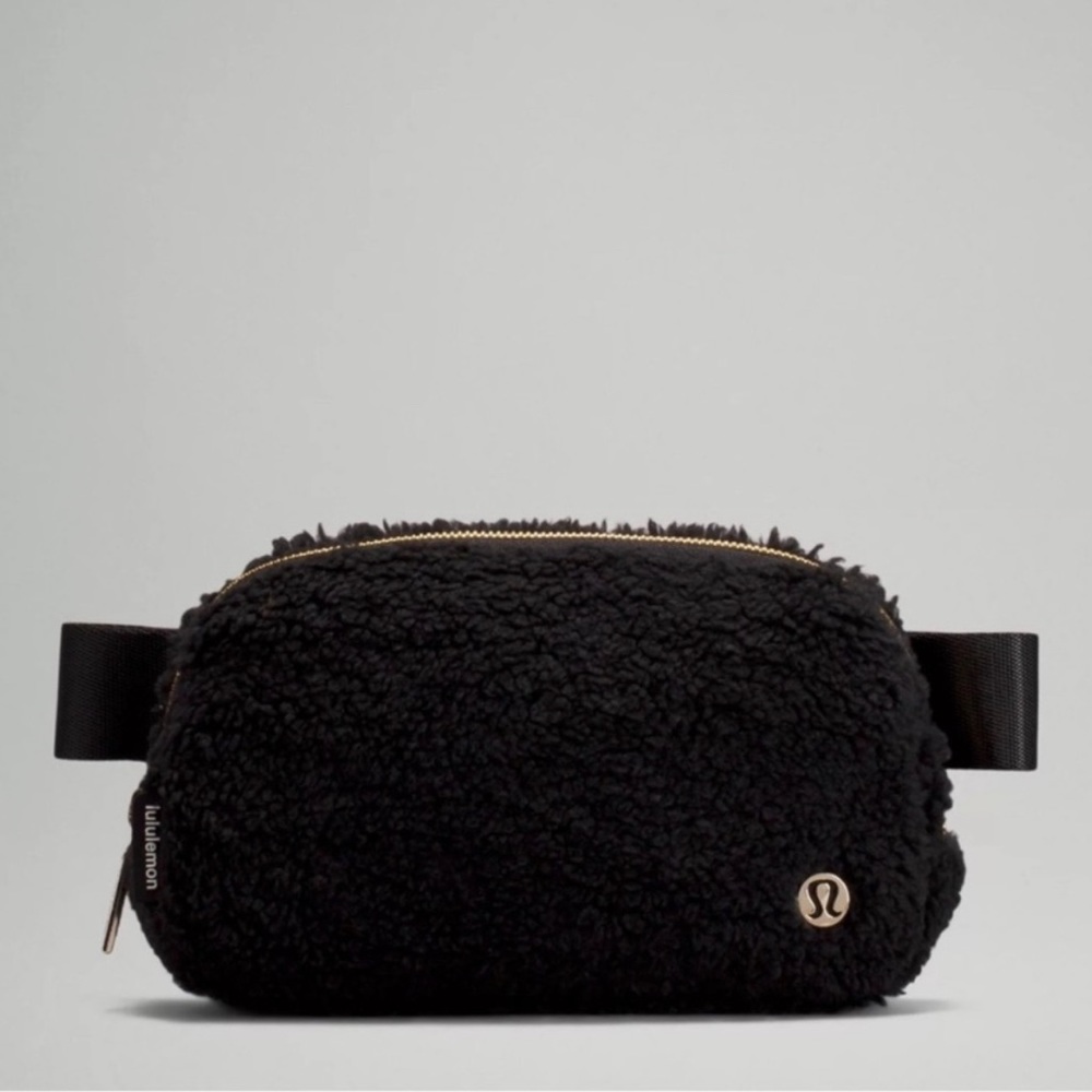 NWT Lululemon Sherpa fleece everywhere belt bag black Fanny pack gold